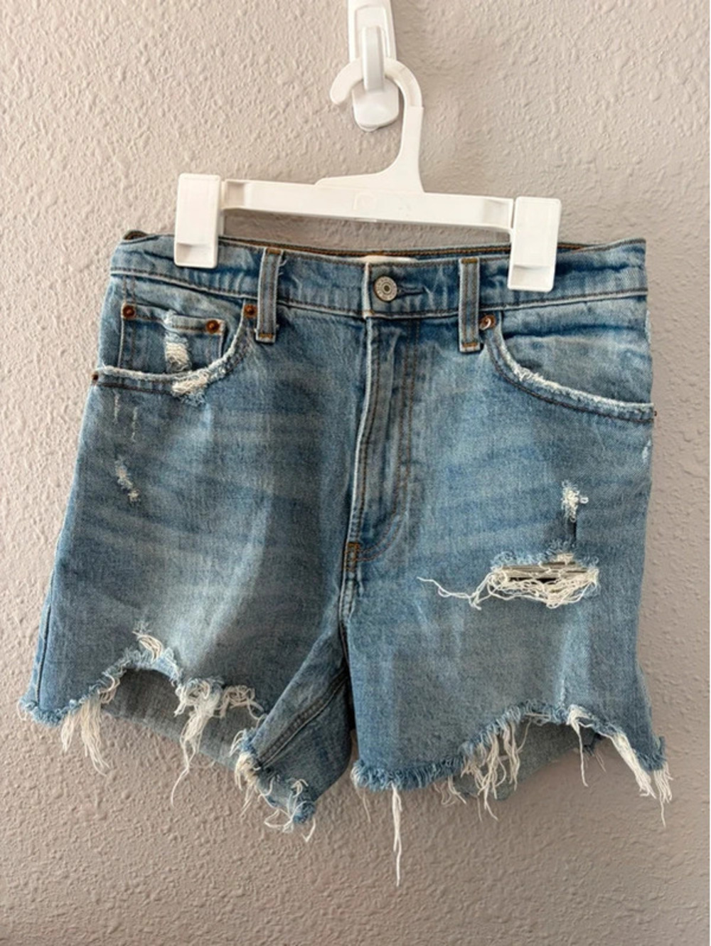 Abercrombie & Fitch High Rise 4in Short size 27/4 Light Wash